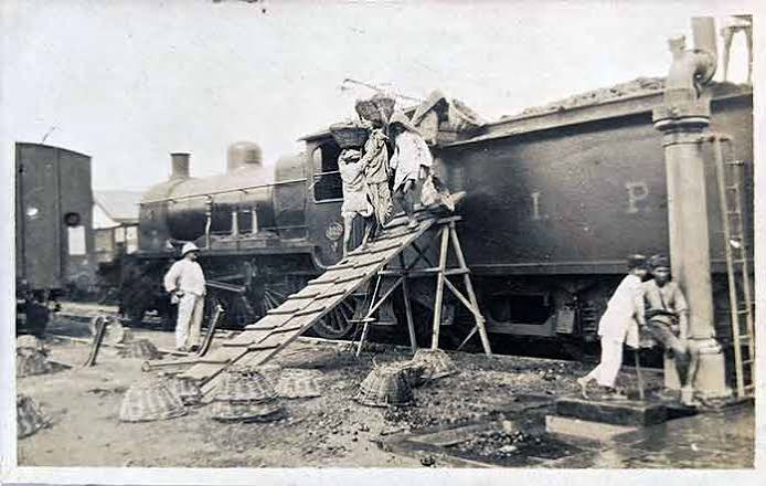 Great Indian Peninsula Railway's Locomotive Bombay, 1900 Photo - Past-India