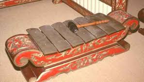 Ada alat musik dari jawa, yaitu gamelan. Alat Musik Gamelan Jawa Lengkap Gambar Dan Penjelasannya Cinta Indonesia