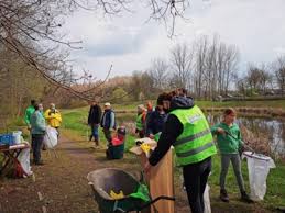 Natuurpunt antwerpen stad geeft de natuur in de stad de aandacht die ze verdient en stelt alles in het werk om deze habitats te vrijwaren. Natuurpunt Houdt Opruimactie Na Vandalisme En Brandstichting Machelen Het Nieuwsblad Mobile