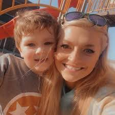 Tabitha Keen's Instagram, Twitter & Facebook