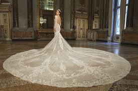 Klicken sie hier, um das facebook page plugin einzublenden. Ein Exklusiver Blick Auf Die 2022er Kollektionen Von Demetrios Bridal Times