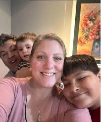 Beautiful Family picture, I loved the Rebecchi Family. 💜💜💜💜💜