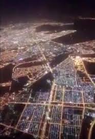 أخبار 24 شاهد منظر خلاب لمدينة الدمام ليلا التقط من داخل قمرة طائرة
