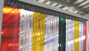 Transparente ou opaque, la porte à lanières a l'avantage de fermer les volumes et de réduire le coût du chauffage, tout en améliorant les déplacements. Porte Souple A Laniere De Couleur