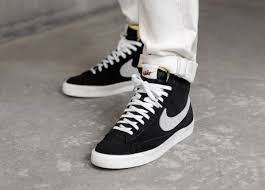 The leather on the upper features accents of rubber on the toe, heel and sides. Izogibajte Se Brezhiben Ogrlica How Do Nike Blazer 77 Fit Themothercluckinghen Com