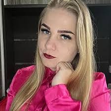 Lia Carson's Instagram, Twitter & Facebook