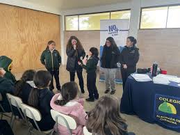 IFOP researchers give talks on ocean care at a school in Valparaíso – IFOP  :: Generating knowledge and sustainability