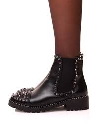 Bottines chelsea noires bottes compensées bottes chelsea mode en ligne basket femme fermeture éclair chaussures femmes bottines noires talons compensés noirs. Chaussures Femme Chelsea Boots Noires A Details Cloutes