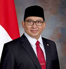 Anggota dpr ri dari partai gerindra fadli zon mengkritisi kebijakan pemerintah tentang melalui akun twitter pribadinya, fadli zon yang juga merupakan mantan wakil ketua umum partai gerindra. Fadli Zon Wikipedia