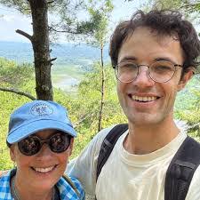 Laura Gollnick's Instagram, Twitter & Facebook