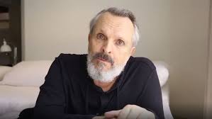 Además, bosé señala que el multimillonario estadounidense bill gates, al que llama el eugenésico, ya había hablado sobre la. Miguel Bose Desaparece De Las Redes Sociales Marca Com