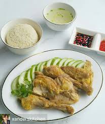 Panggang ayam di atas pan bersama satu sendok makan minyak hingga kecokelatakn. Hainan Chicken Rice Mary Memasak