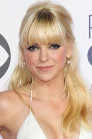 Anna faris with her hair cut into a short to medium length bob. Pin On Emulate
