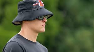 Burrow watches Bengals-Packers practice, but his absence as a player was  noticeable