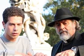 Sexton episoder som handlar om sexton laster som är symboliska för italien. I Mostri Oggi 2009 Regia Di Enrico Oldoini Cinemagay It