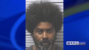 Man arrested after allegedly attacking roommate with hammer: Mobile police 