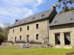 Pour commencer à calculer le prix d'une construction, le plus simple est de se baser sur un prix au mètre carré, prix que nous allons multiplier par la surface à construire de notre maison. Comment Faire Construire Une Maison En Pierre Mes Astuces Immo