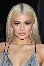 Kyliejenner Kyliejennermakeup Platinumblonde Nudelipstick Falseeyelashes Naturalmakeup Kylie Jenner Blonde Platinum Blonde Hair Kylie Jenner Blonde Hair