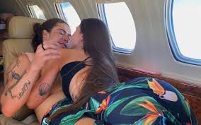 Whindersson nunes ретвитнул(а) whindersson nunes. Whindersson Nunes Vai Ser Papai Fabia Oliveira O Dia