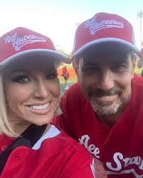 Tune in tonight to see our annual Battle for Brooklyn 🫶🏻⚾️👧🏼❤️ A broken  arm may have stopped me from playing, but nothing can stop me from  supporting @dolorescatania & @maimohealth. Loved seeing