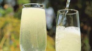 La Recette Du Champagne Aux Fleurs De Sureau Facile A Faire Et 100 Naturelle Recette Vin De Sureau Fleur De Sureau Sureau