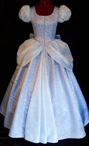 Happy family, tout pour faire la fête ! 53 Idees De Robe Cendrillon Robe Cendrillon Cendrillon Disney