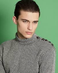 Rodrigo Ruiz Captures a Charming Wil Reynolds