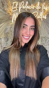 Ella es ERIKA MESA @erik.mesa nuestra especialista desde hace casi un año y  medio queremos agradecerle por su compromiso y pasión con somosbellas  SOMOSBELLAS CUMPLE 7 años #hair#haircut#viral#aniversario