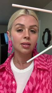 Courtney Michaelson's Instagram, Twitter & Facebook