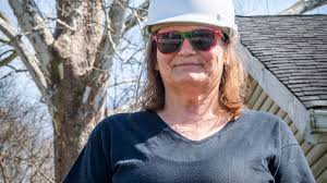 Red shouldered hawk attacks prompt woman to wear a hard hat in yard