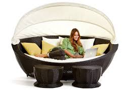 Eine garten lounge findet ebenfalls auf einem. Rattan Lounge Rattan Lounge Insel Sonnenliegen Gartenmobel