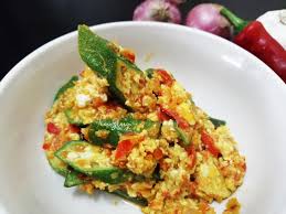 Panaskan minyak.tumis bwg putih & bwg merah.bila kekuningan masukkan udang kering@ikan bilis.gaul2 sebati. Resepi Bendi Goreng Telur Yang Ringkas Tapi Sedap Blog Lea Azleeya