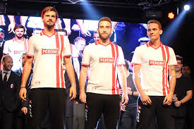Disegna adesso le tue divise da calcio! Birra Peroni E Fc Bari 1908 Una Maglia Speciale Per I 110 Anni Di Storia Biancorossa Birra Sound