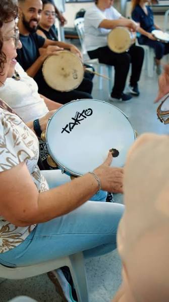 Encerramos o ciclo de oficinas de percussão do projeto Saia Sambando:  Celebração de Vozes Femininas nas Ruas de São Paulo no CEU Alvarenga, em  mais uma vivência prática com Dadá Samba. Foi uma tarde ...