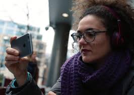 Entre dos tierras': un documental explora el duelo migratorio de los  españoles que viven en Londres