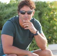 In 2005 he played the role of nicolás pacheco in amor en custodia next to osvaldo laport. Sebastian Estevanez Photos Facebook