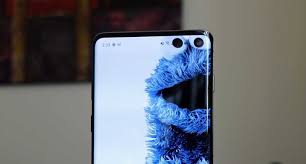 Cuando los galaxy s10 fueron presentados, internet se dio a la tarea de crear los fondos de pantalla más hilarantes que se enfocaban en la cámara frontal perforada en la pantalla.ahora samsung. Best Galaxy S10 And S10 Hole Punch Wallpapers In 2021 Android Central