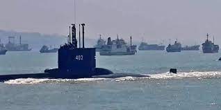 Kapal selam yang hilang bisa beroperasi dengan aman di kedalaman 500 meter pihak otoritas mengatakan oksigen di kapal selam akan habis pada hari sabtu dini hari Tni Al Ungkap Kendala Pencarian Kapal Selam Kri Nanggala 402 Merdeka Com
