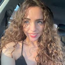 Cindy Leavell's Instagram, Twitter & Facebook