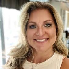 Heather Everett's Instagram, Twitter & Facebook