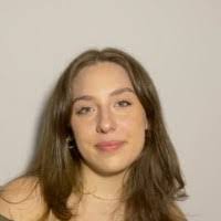 Elise Arnold's Instagram, Twitter & Facebook