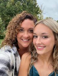 Wishing my oldest daughter, my first born, Lisa Fields-Philpott, a very  happy 40th birthday. 40 YEARS! So very proud of who you are today. Happy  that I got to be your dad!