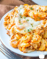 So finding easy slow cooker recipes and crock pot dump meals that everyone will love is right up there! Crock Pot Million Dollar Pasta The Country Cook