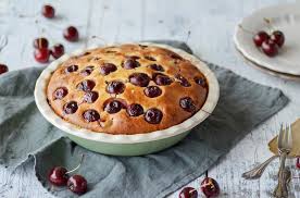250 g kirschen (abgetropft) 125 g butter 240 g zucker 1 tl vanillezucker 1 orange (abrieb) 1 spritzer zitronensaft 3 eier 250 g naturjoghurt 1 gehäufter tl. Sommerlicher Joghurt Kirschkuchen Atelier Nordbrise Fotografie