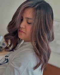 Soft caramel ribbons blended seamlessly for that natural sun-kissed glow.  Effortless dimension, custom-crafted just for her.