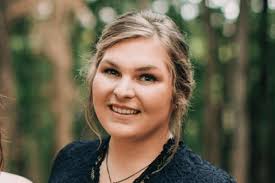 Who Are Garth Brooks' Daughters? All About Taylor, August, And Allie Brooks