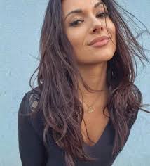 I'm not a regular mom.. I'm a cool mom 😎 No Botox, no filters, no surgery 