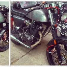Bodi baru itu dibuat secara handmade menggunakan bahan galvanis setebal 1,2 milimeter dan dicat dengan warna kombinasi biru putih. 3 Langkah Merakit Motor Kustom Dengan Harga Pelajar Otomotif Liputan6 Com
