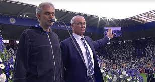 Era stato lo stesso tenore, innamoratosi della favola dei foxes, a promettere al tecnico, una volta che era stato invitato allo stadio, che in caso di vittoria del titolo sarebbe tornato per esibirsi e celebrare il trionfo della squadra. Emotional Leicester City Manager Hushes Fans So They Can Hear Andrea Bocelli Sing Classic Fm