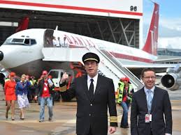 Ein haus für ein flugzeug, ocala (florida, usa) john travolta zeigte sich beim kauf seiner villa in ocala, florida zwar vergleichsweise bescheiden. Letzter Flug John Travolta Verschenkt Boeing An Museum Leute Rnz